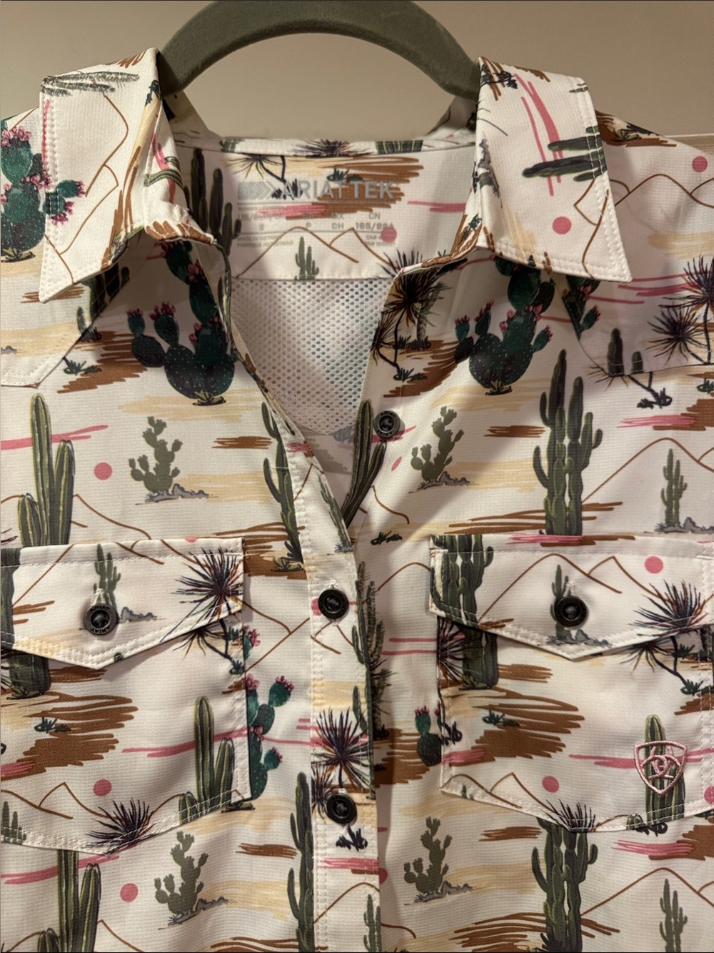 Ariat Women’s Button Down Ariat Tek Shirt in Cream with Green Cactus Print Sz S
